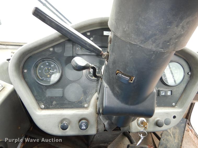 image for item DB8289 2004 Johnston 3000 street sweeper