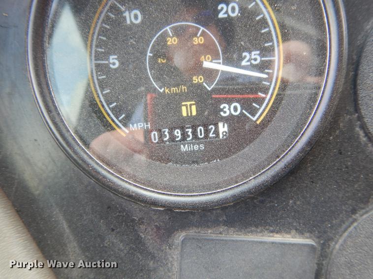 image for item DB8289 2004 Johnston 3000 street sweeper