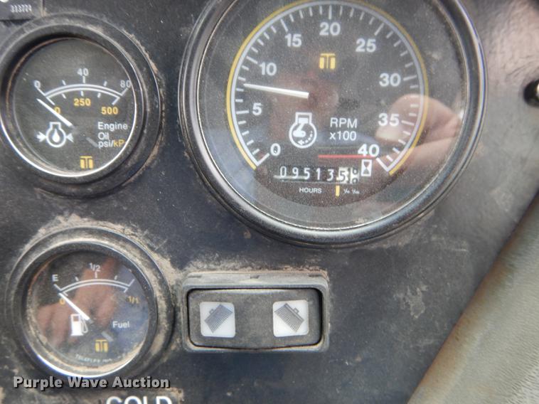 image for item DB8289 2004 Johnston 3000 street sweeper