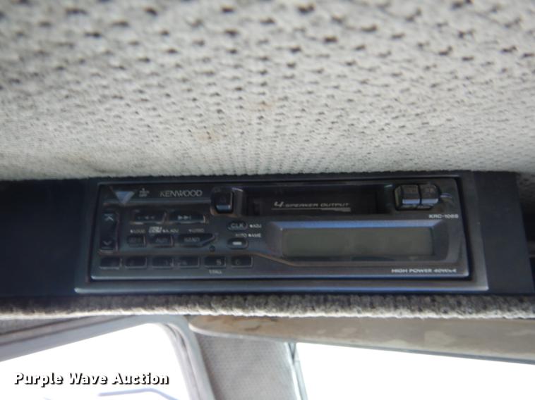 image for item DB8289 2004 Johnston 3000 street sweeper