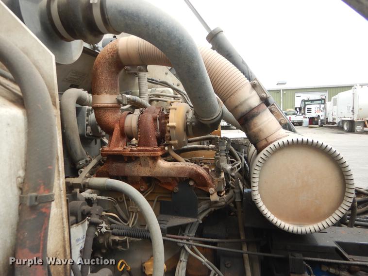 image for item DB8289 2004 Johnston 3000 street sweeper