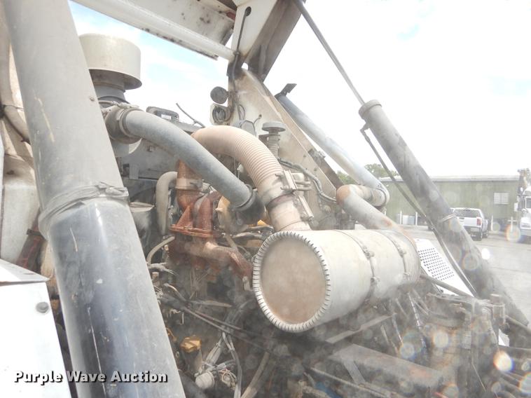 image for item DB8289 2004 Johnston 3000 street sweeper