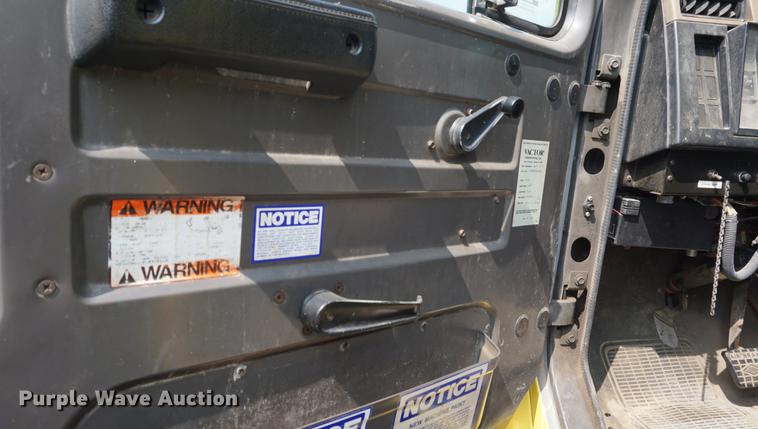 image for item DB8305 1995 International 4900 vacuum truck