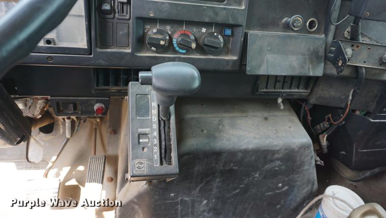 image for item DB8305 1995 International 4900 vacuum truck