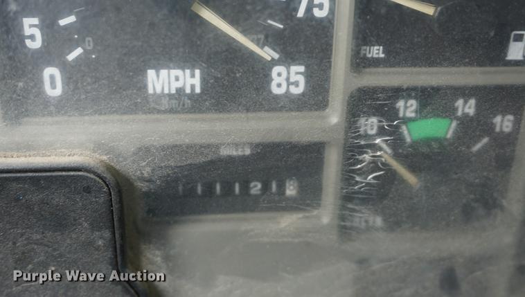 image for item DB8305 1995 International 4900 vacuum truck