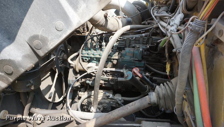 image for item DB8305 1995 International 4900 vacuum truck