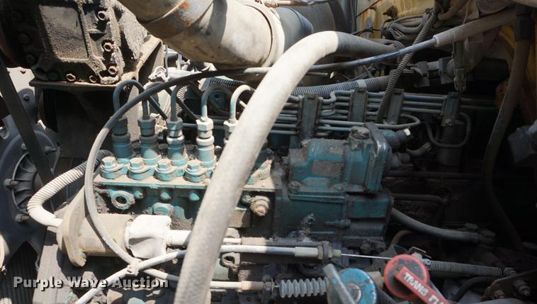 image for item DB8305 1995 International 4900 vacuum truck