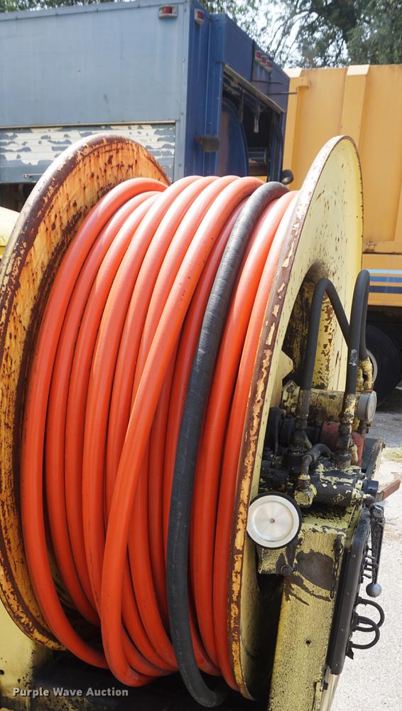 image for item DB8305 1995 International 4900 vacuum truck