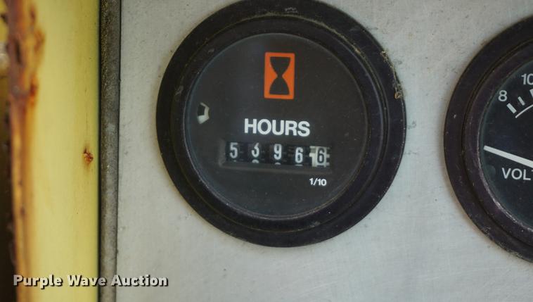 image for item DB8305 1995 International 4900 vacuum truck