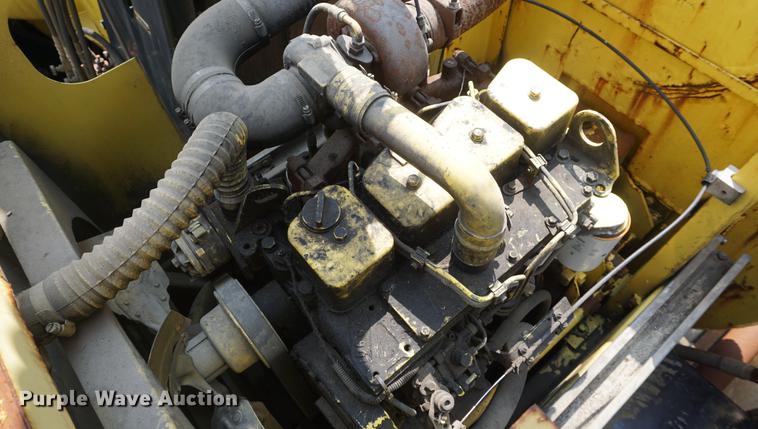 image for item DB8305 1995 International 4900 vacuum truck