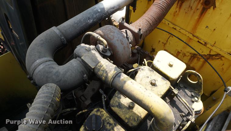 image for item DB8305 1995 International 4900 vacuum truck