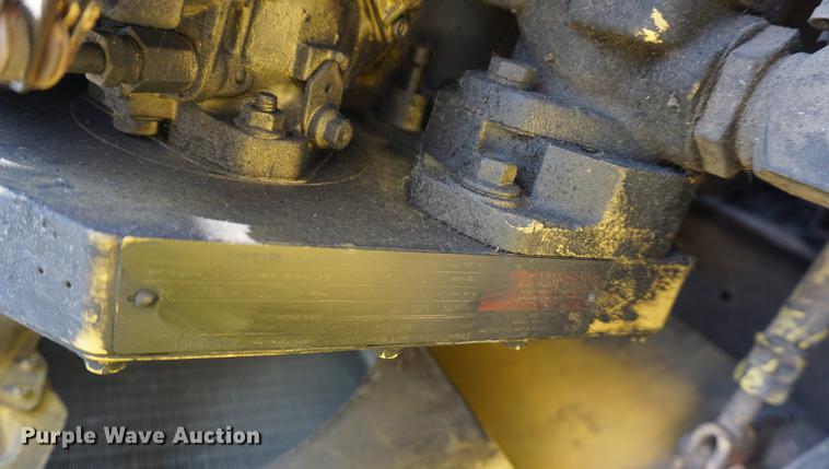 image for item DB8305 1995 International 4900 vacuum truck