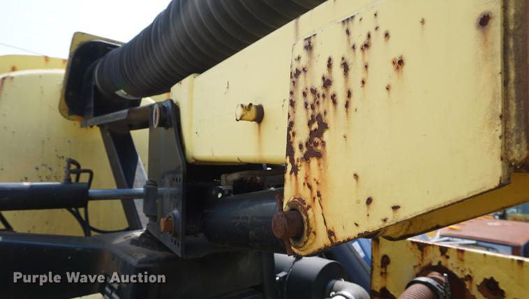 image for item DB8305 1995 International 4900 vacuum truck