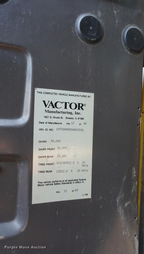 image for item DB8305 1995 International 4900 vacuum truck