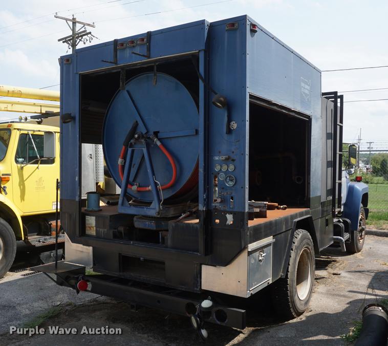 image for item DB8307 1991 Ford F700 sewer rodder truck