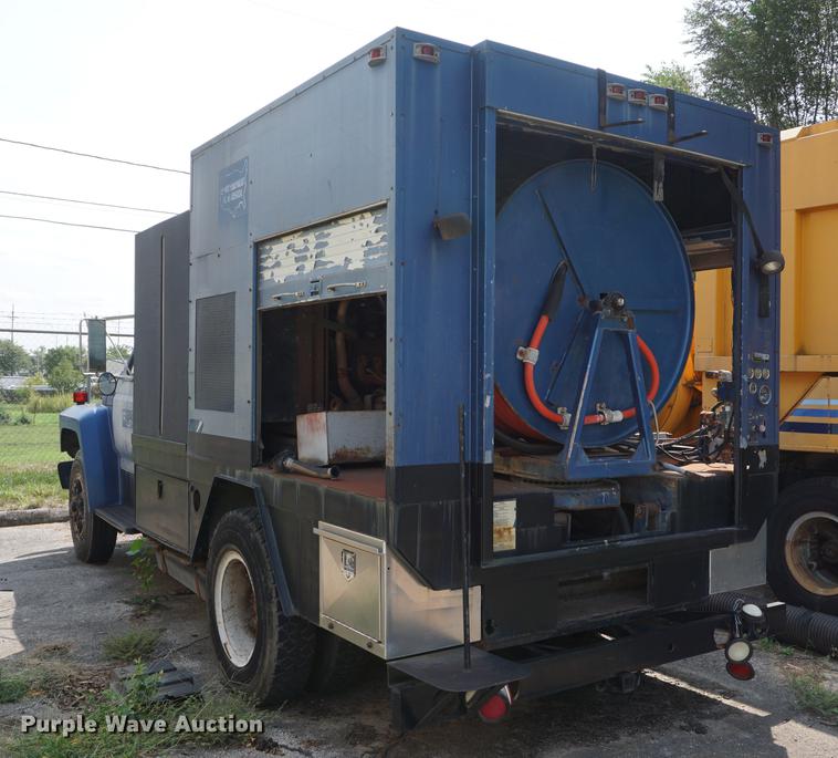 image for item DB8307 1991 Ford F700 sewer rodder truck