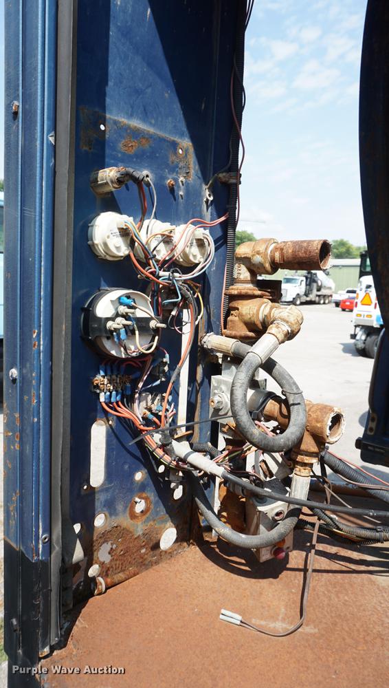 image for item DB8307 1991 Ford F700 sewer rodder truck