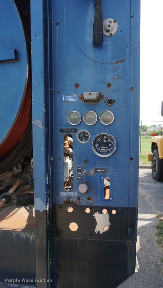 image for item DB8307 1991 Ford F700 sewer rodder truck