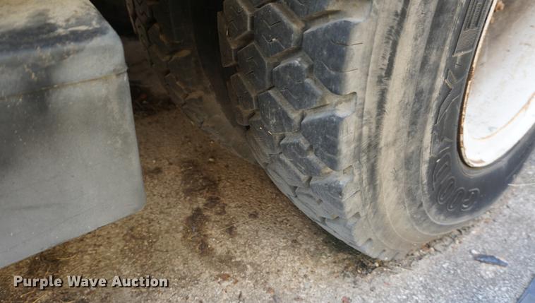 image for item DB8307 1991 Ford F700 sewer rodder truck