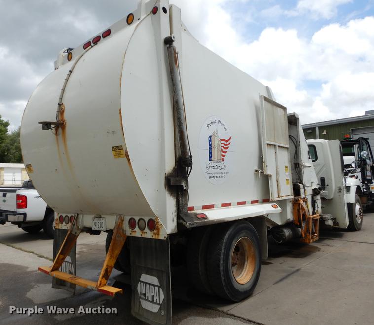 image for item DB8315 2009 International 7400 refuse truck