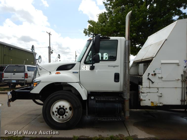 image for item DB8315 2009 International 7400 refuse truck