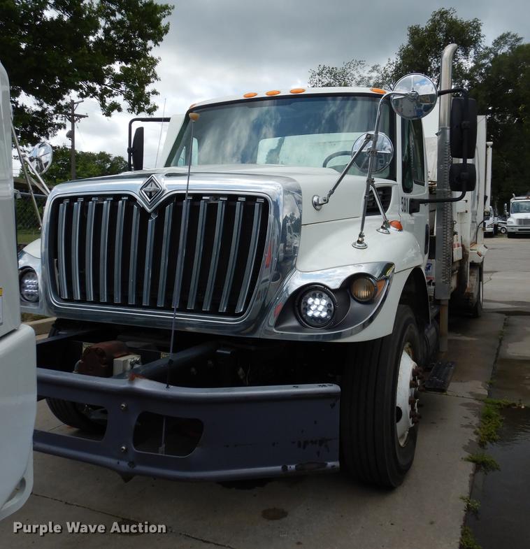 image for item DB8315 2009 International 7400 refuse truck