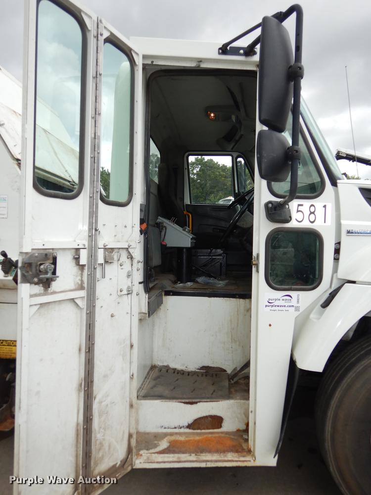 image for item DB8315 2009 International 7400 refuse truck