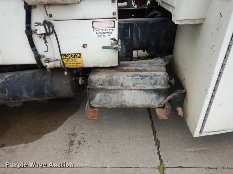 image for item DB8315 2009 International 7400 refuse truck