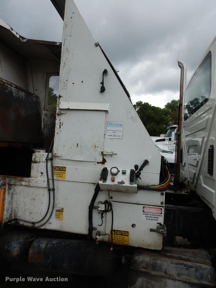 image for item DB8315 2009 International 7400 refuse truck