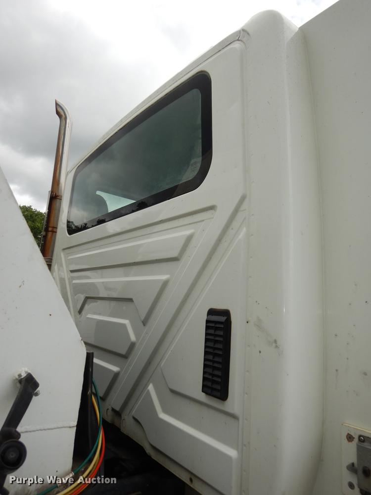 image for item DB8315 2009 International 7400 refuse truck