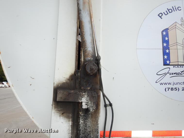 image for item DB8315 2009 International 7400 refuse truck