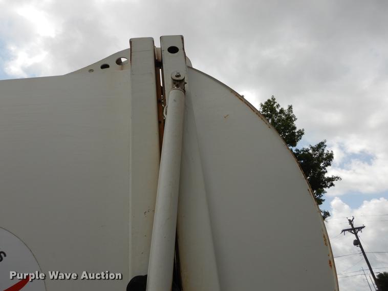 image for item DB8315 2009 International 7400 refuse truck