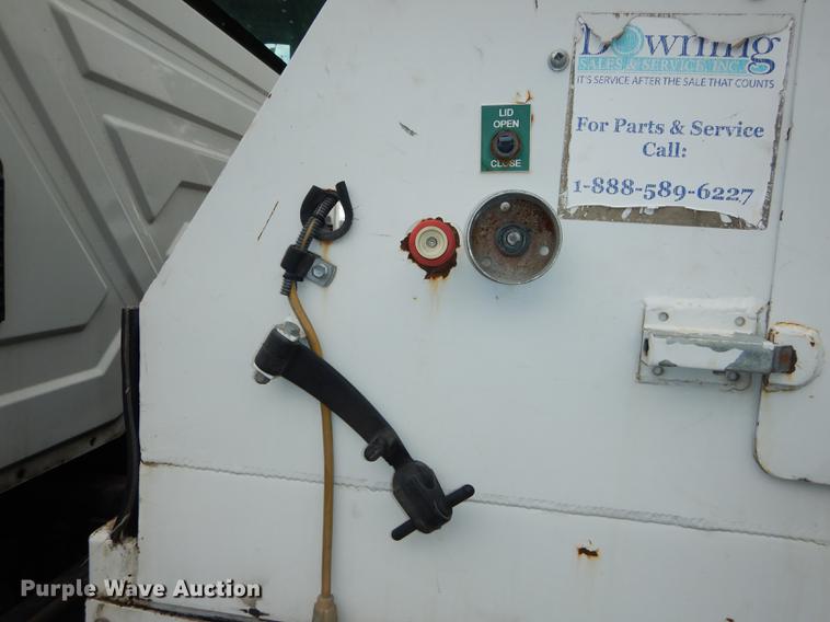 image for item DB8315 2009 International 7400 refuse truck