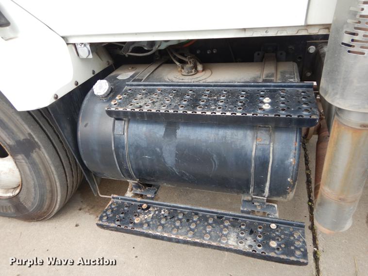 image for item DB8315 2009 International 7400 refuse truck