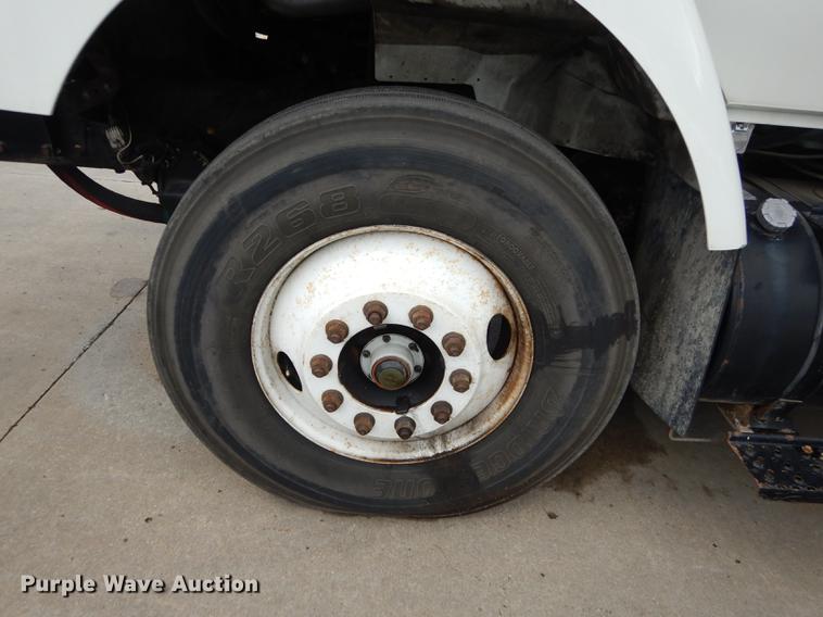 image for item DB8315 2009 International 7400 refuse truck