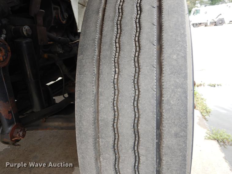 image for item DB8315 2009 International 7400 refuse truck