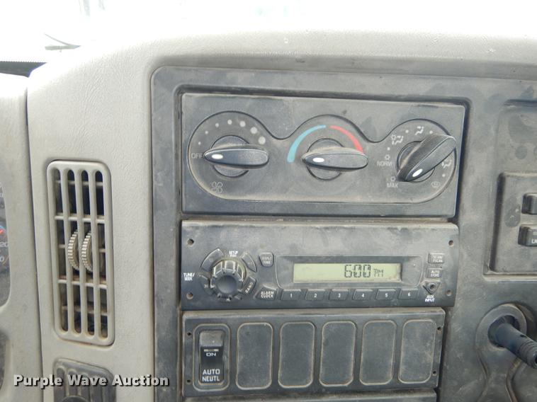 image for item DB8315 2009 International 7400 refuse truck