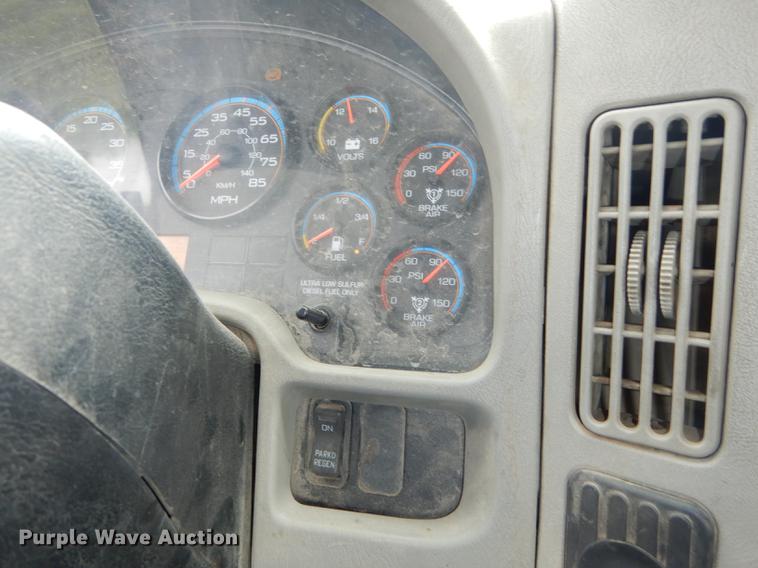 image for item DB8315 2009 International 7400 refuse truck