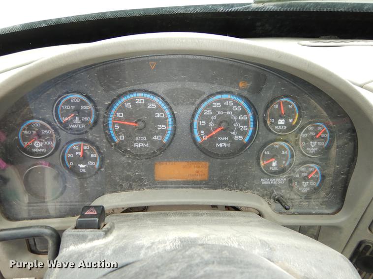 image for item DB8315 2009 International 7400 refuse truck