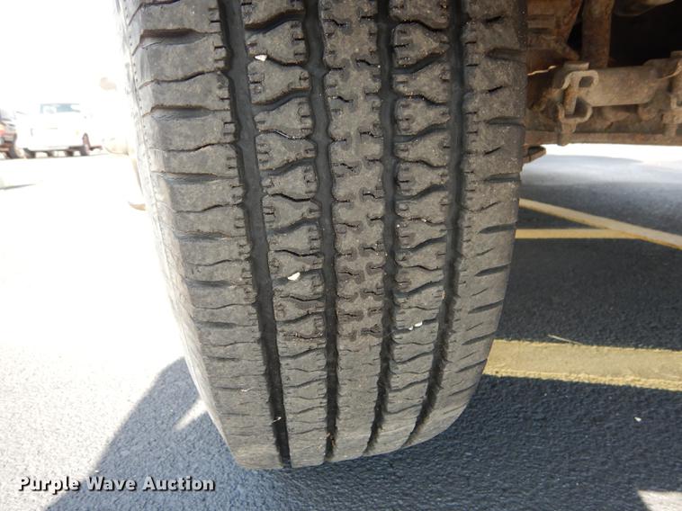 image for item DB8324 1998 Ford Econoline E450 Super Duty limousine bus