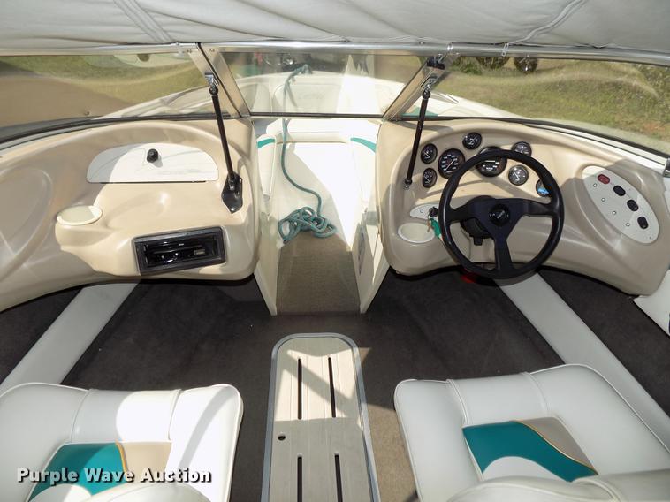 image for item DB8662 1996 Rinker Captiva 192 boat