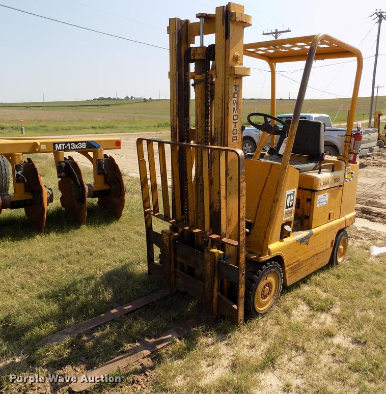 image for item DB9149 Caterpillar T40B forklift