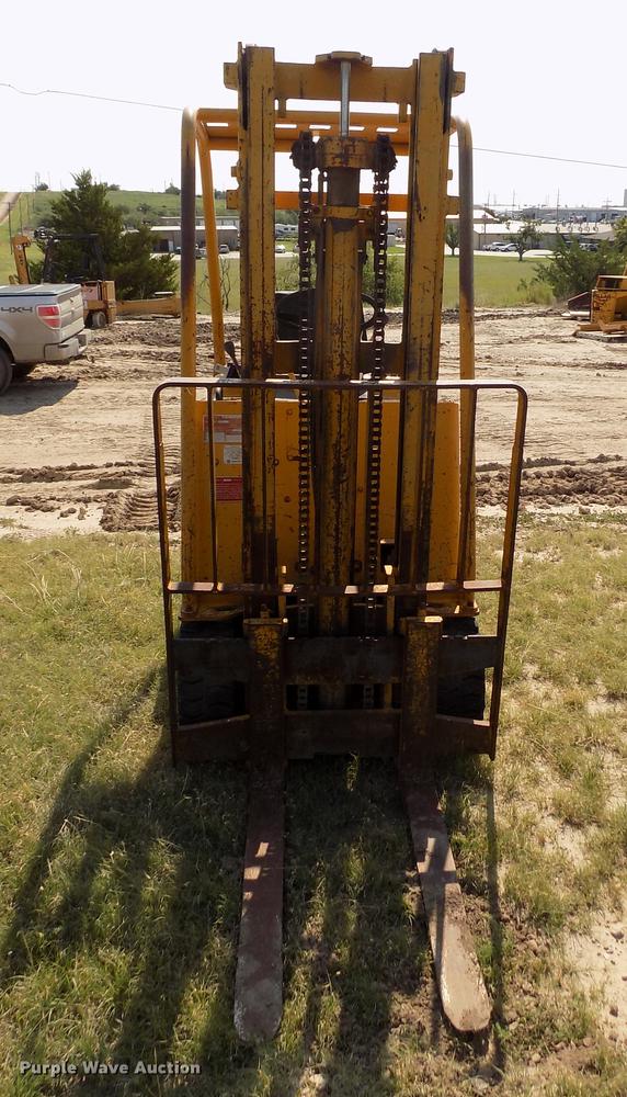 image for item DB9149 Caterpillar T40B forklift