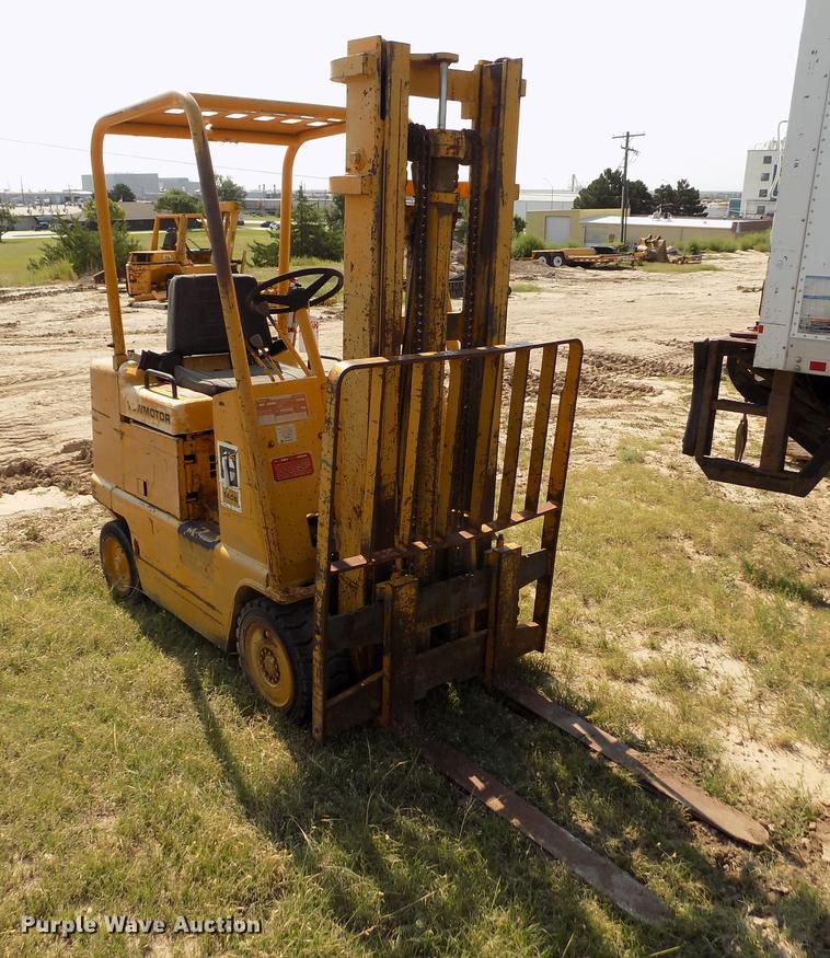image for item DB9149 Caterpillar T40B forklift