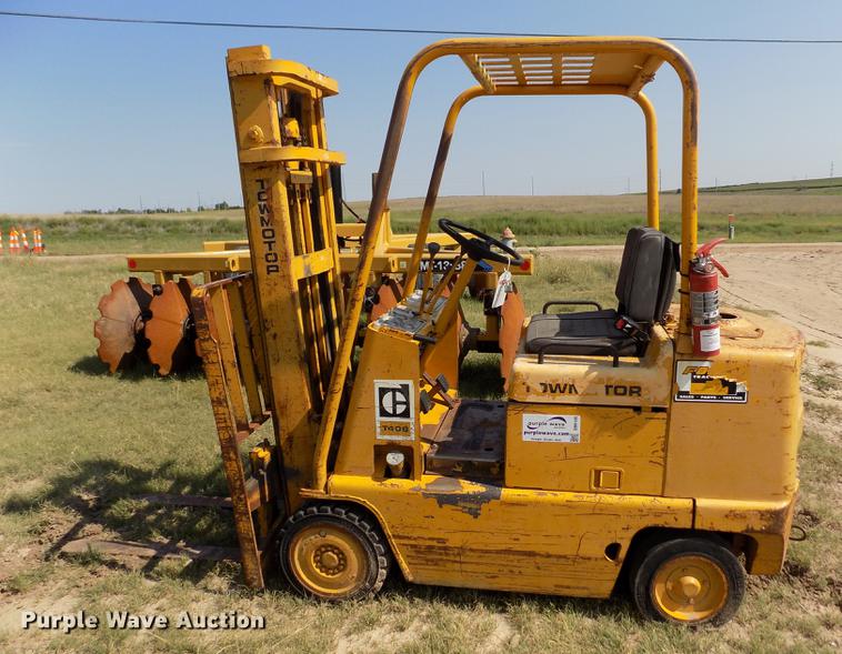 image for item DB9149 Caterpillar T40B forklift