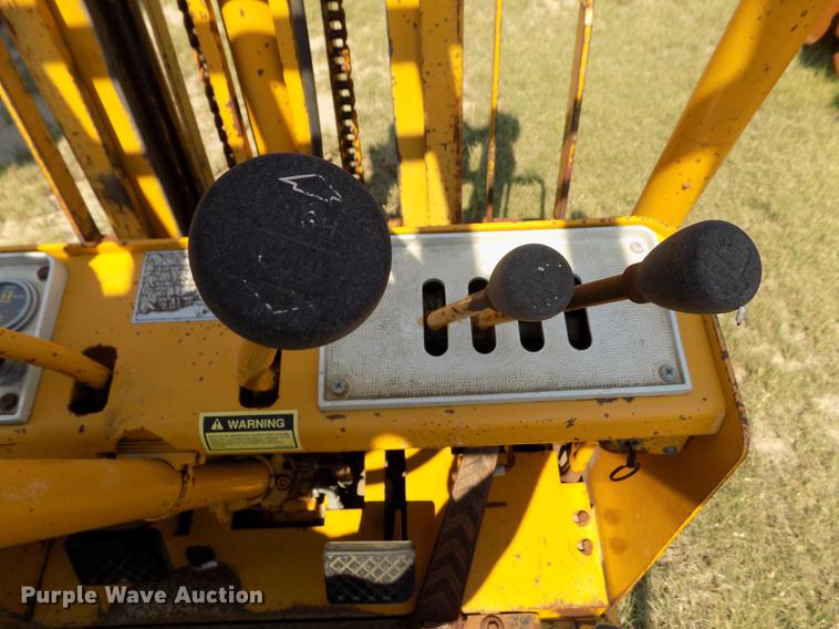 image for item DB9149 Caterpillar T40B forklift