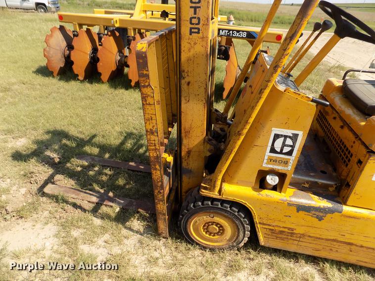 image for item DB9149 Caterpillar T40B forklift