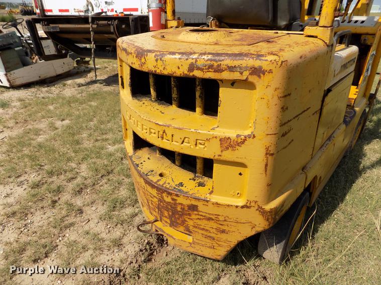 image for item DB9149 Caterpillar T40B forklift