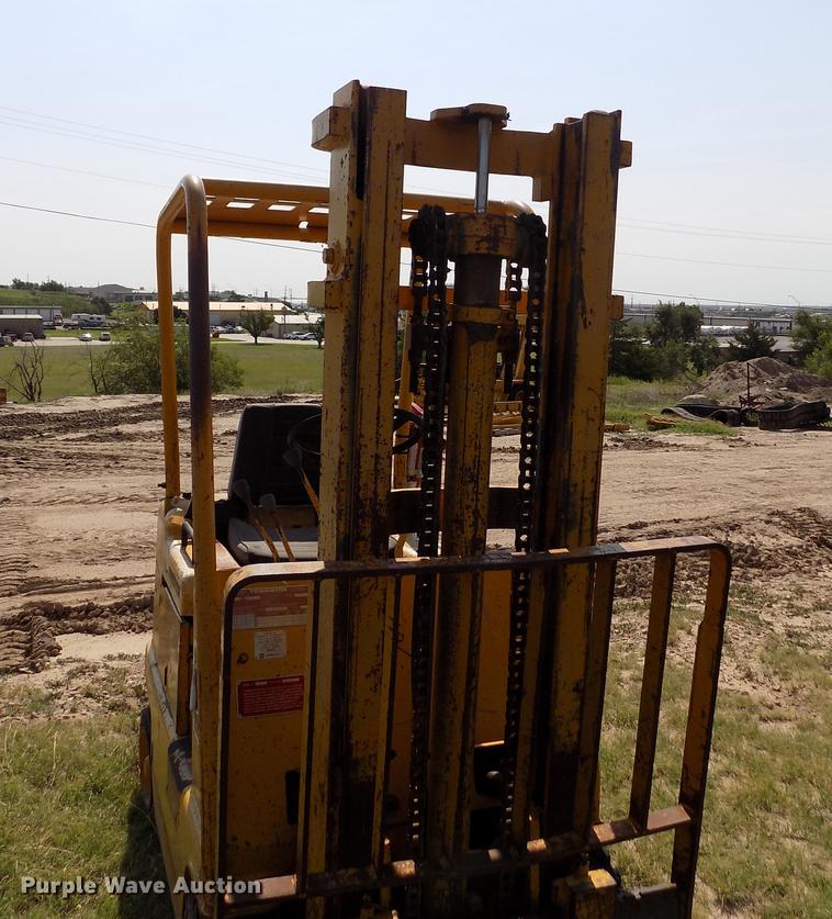 image for item DB9149 Caterpillar T40B forklift