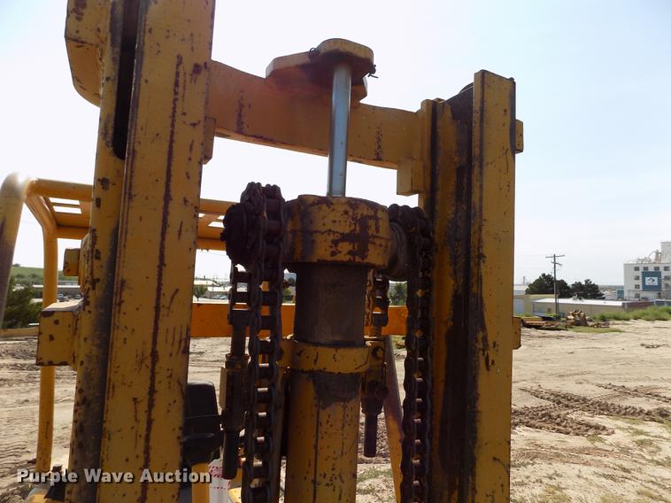 image for item DB9149 Caterpillar T40B forklift